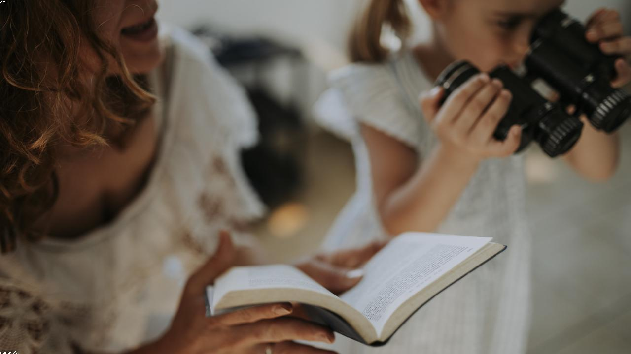 Ibu modern bersama anak